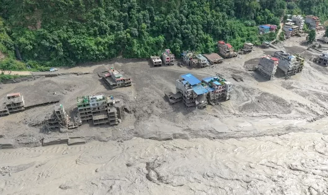 नुवाकोटको बाढी प्रभावित क्षेत्रमा विद्युत् आपूर्ति सुरु