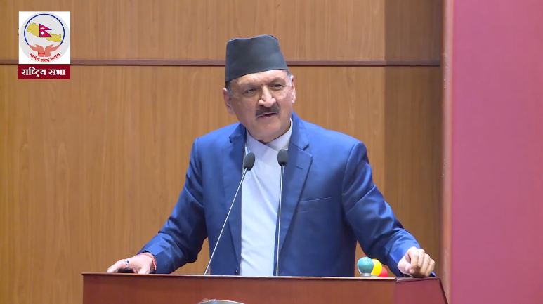 जनतालाई धेरै सुविधा दिने र राजश्व बढाउने सरकारको लक्ष्य छ : अर्थमन्त्री महत