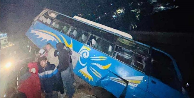 पनौतीबाट काठमाडौं आउँदै गरेको बस दुर्घटना; ४ जना घाइते
