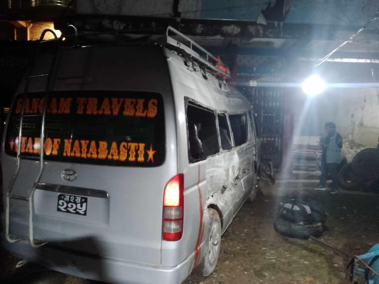 नारायणगढ मुग्लिन सडकमा  बिहानै दुर्घटना;  ८ जना घाइते
