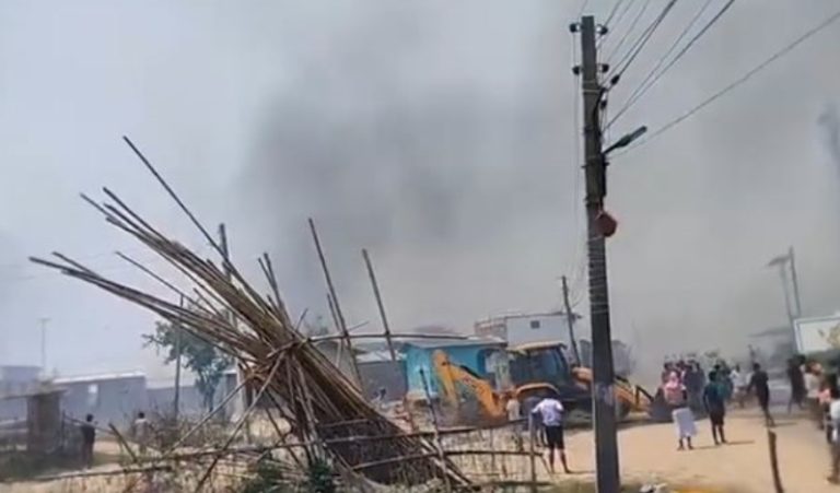 महोत्तरीका मटिहानीमा ६ घण्टा आगो लाग्दा करिब १०० घर जले