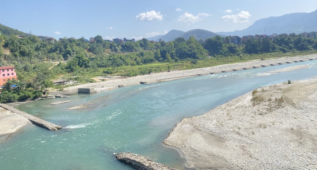 तामाकोशी नदीमा पौडी खेल्ने क्रममा दुई जना बेपत्ता