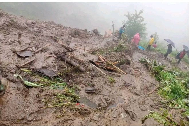 गुल्मीमा पहिरोमा पुरिएर एकै परिवारका पाँच जनाको मृत्यु