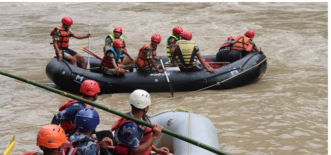 सिमलताल पहिरोमा बेपत्ता भएका दुई बसका यात्रु खोज्न डेढ सय सशस्त्र प्रहरी परिचालन
