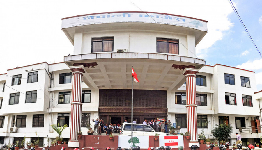 कांग्रेस केन्द्रीय कार्यसमिति बैठक : पार्टी कार्यालय पुग्दै नेताहरू