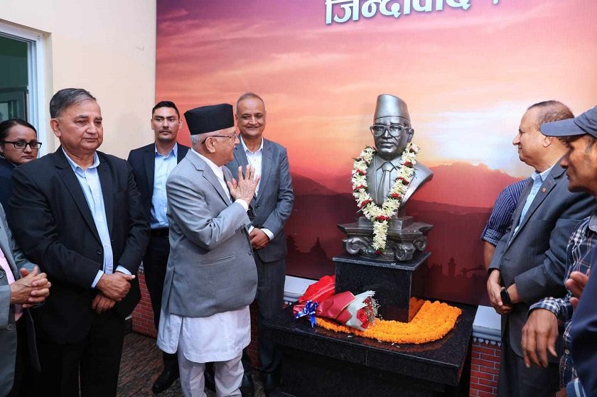 प्रधानमन्त्रीद्वारा जननेता भण्डारीको  प्रतिमा अनावरण