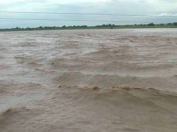 सिन्धुपाल्चोकमा भोटेकोशीले रिसोर्ट बगायो, २ जनाको मृत्यु