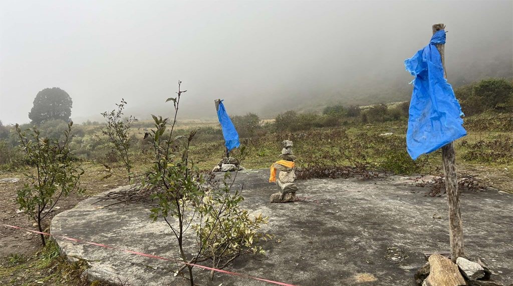 उत्तरी गोरखामा गाउँलेले रोके हेलिकप्टर उडान