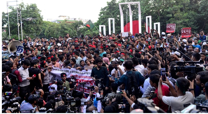 बङ्गलादेशमा राष्ट्रपतिको राजीनामा माग, प्रदर्शनकारीद्वारा राष्ट्रपति भवन कब्जा