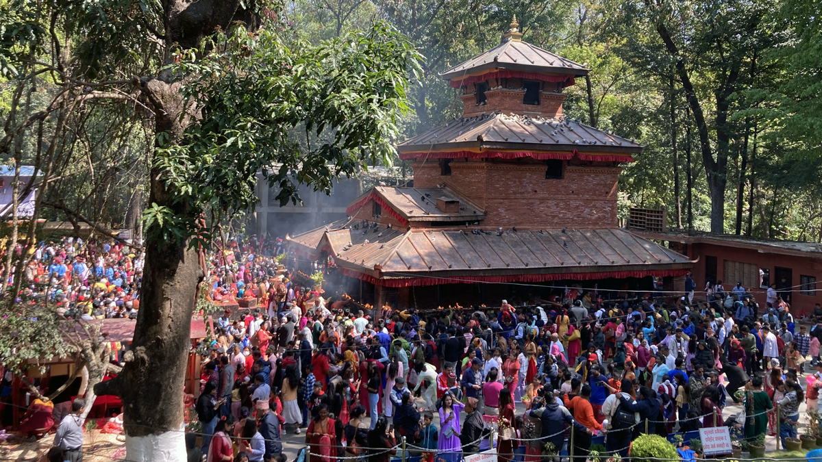 बागलुङ कालिकामा दर्शनार्थीको भीड