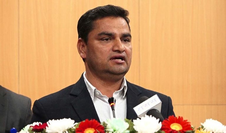 उत्पादन बढाउनूहोस्, बजारको जिम्मा मन्त्रालयले लिन्छः स्वास्थ्यमन्त्री पौडेल