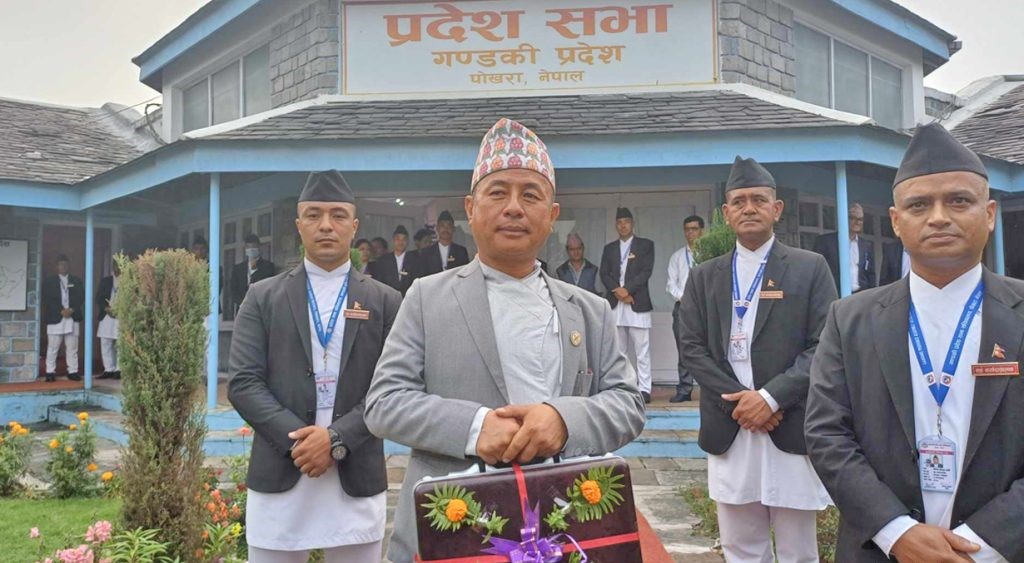 आफैं निर्माण संयोजक बनेर पार्टी कार्यालयलाई बजेट हाल्ने गण्डकीका अर्थमन्त्रीको दाउ