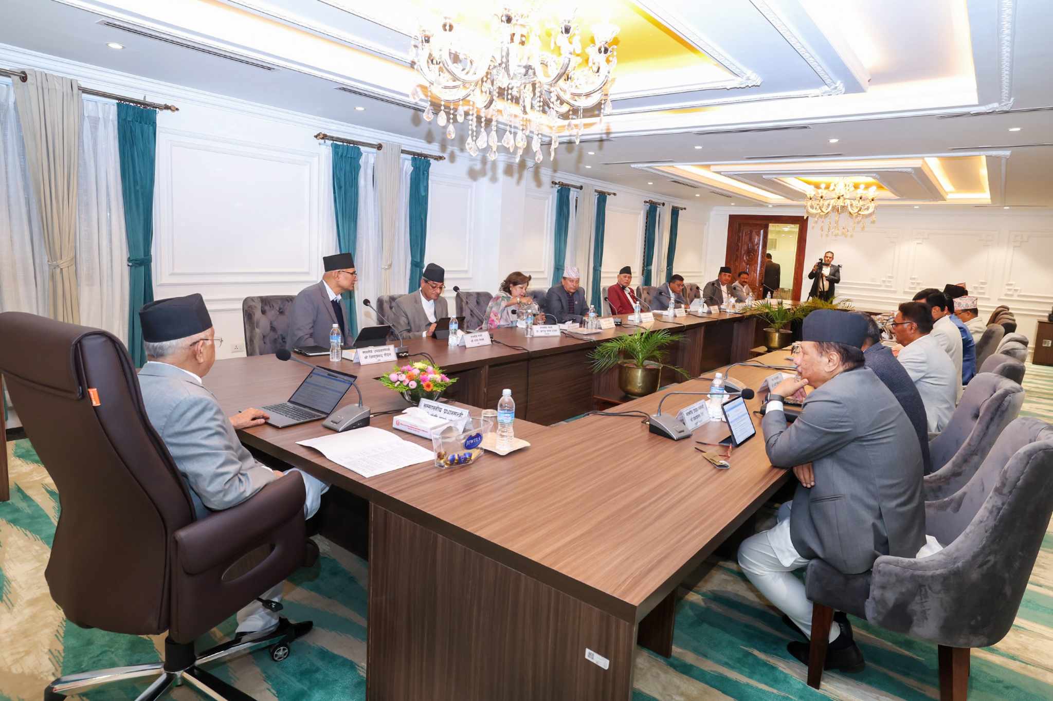 सिंहदरबारमा मन्त्रिपरिषद् बैठक बस्दै