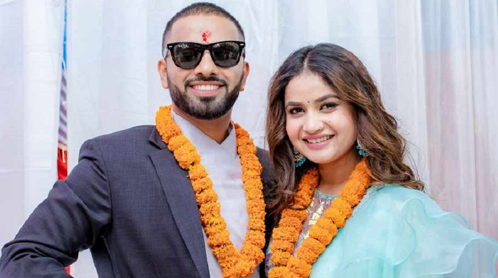 डिभोर्सको हल्ला चलेकै बेला एलिनाको नयाँ गीत, जिन्दगी एक्लैपनि चल्दो रहेछ