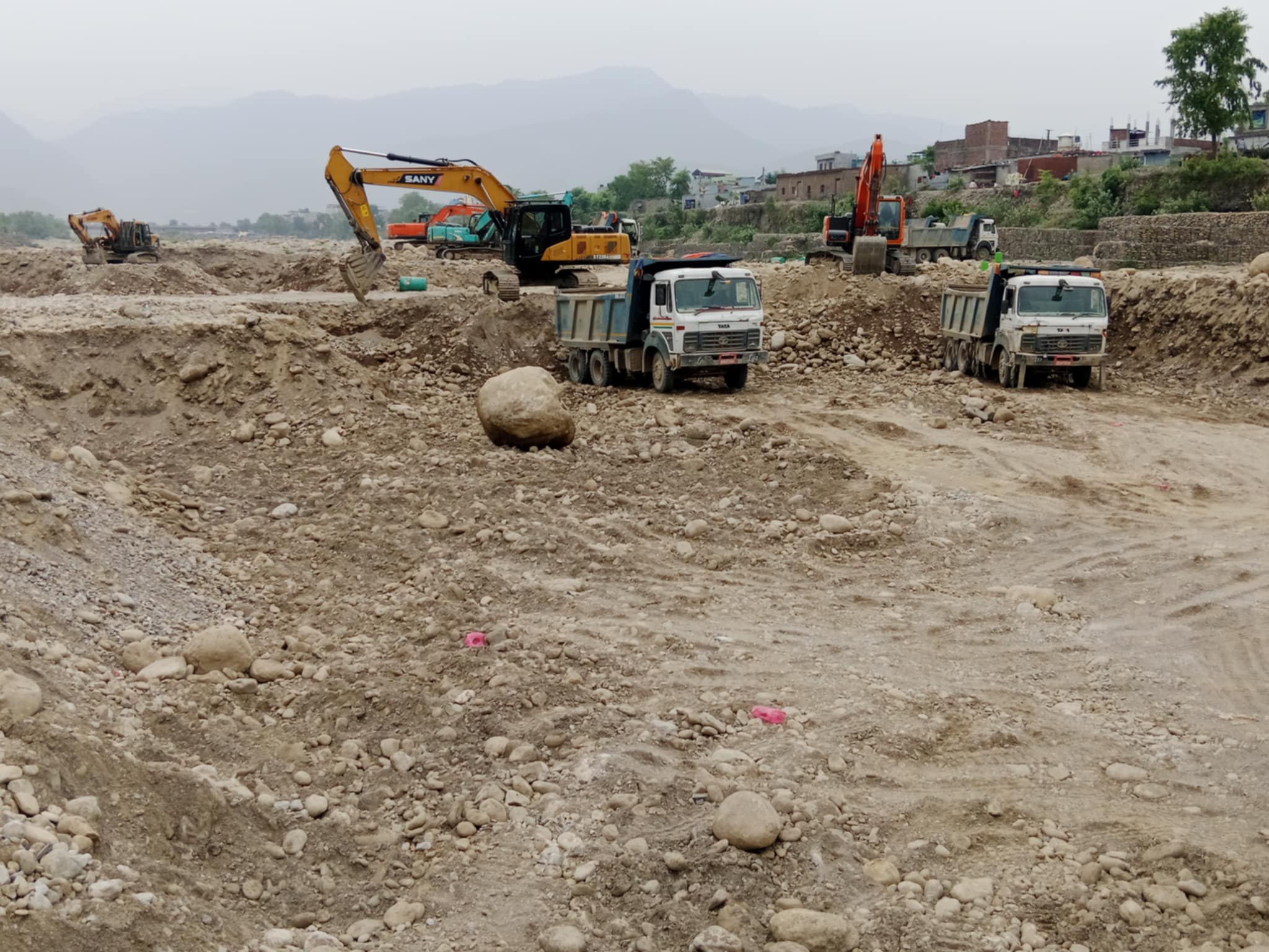 जथाभाबी ढुंगागिटी उत्खनन रोक्न समाजवादी मोर्चाको माग