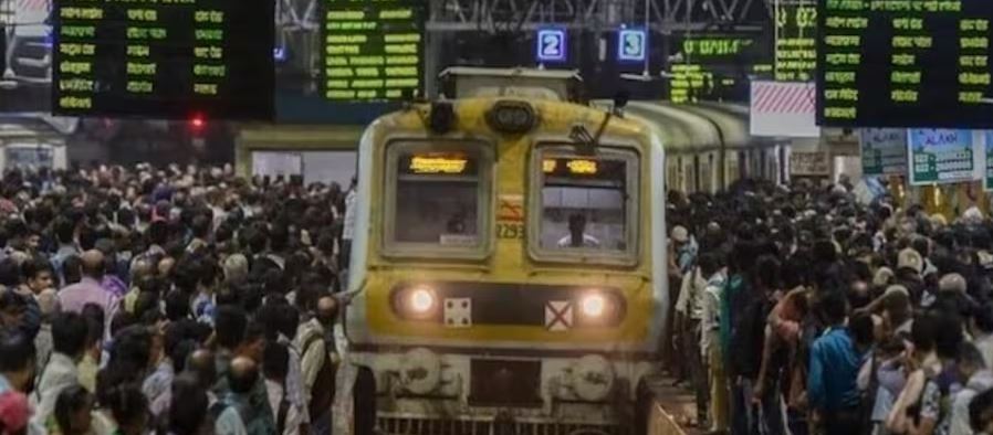 मुम्बईमा रेलबाट खसेर पाँच जनाको मृत्यु