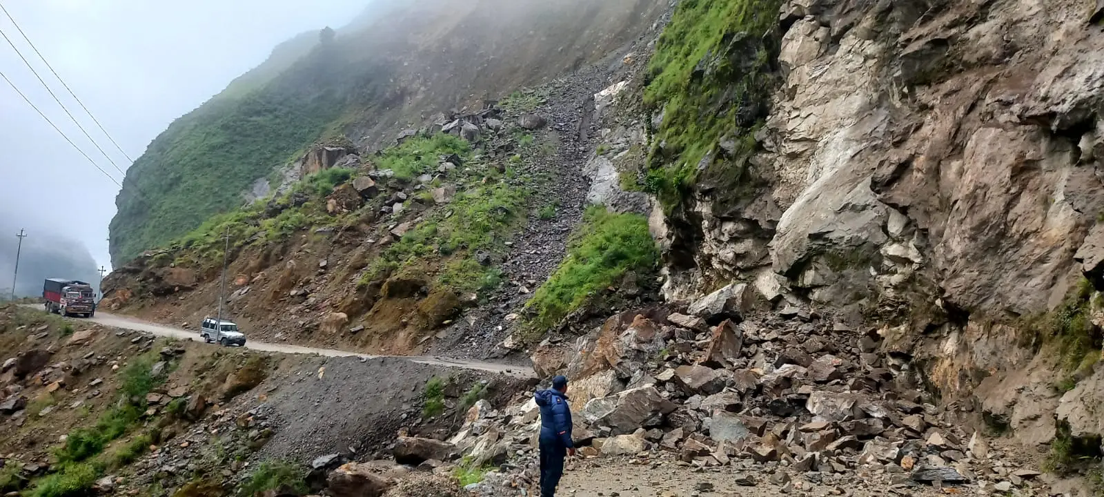 देशका विभिन्न स्थानमा सडक अवरुद्ध, यातायात सेवा प्रभावित