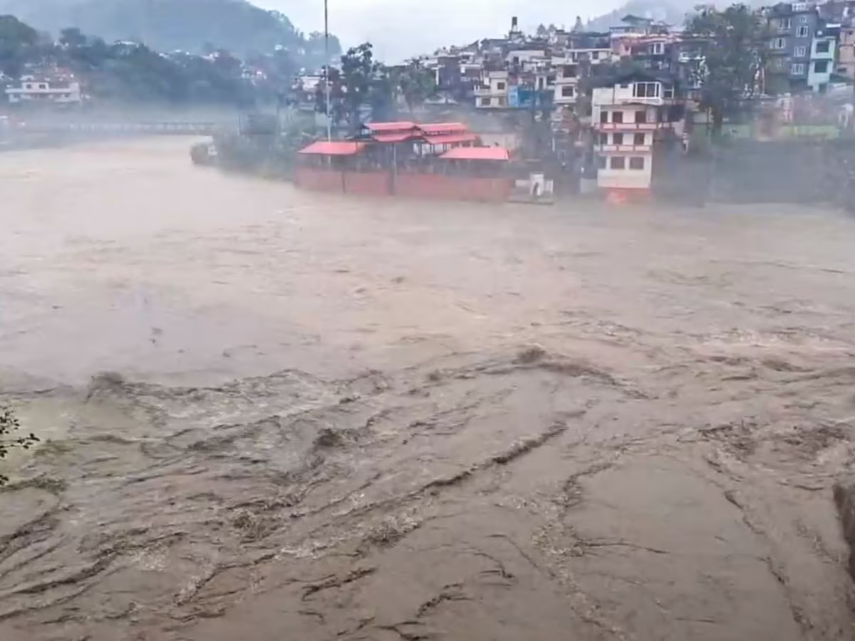 भारी वर्षापछि हिमाचलमा बाढी : ५ जनाको मृत्यु, १०० गाउँमा बिजुली अवरुद्ध