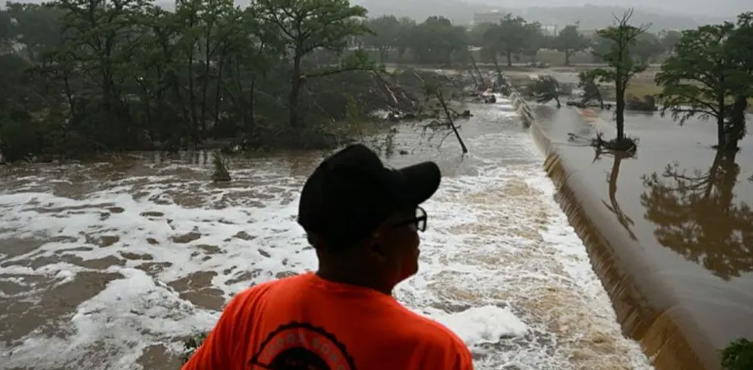 अमेरिकामा बाढीको वितण्डा, टेक्सासमा मर्नेको सङ्ख्या ८२ पुग्यो