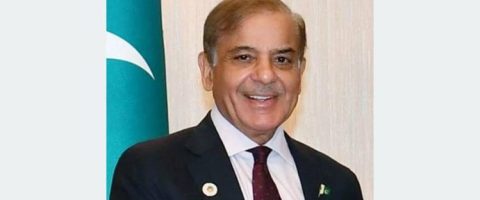 साउदी भ्रमणमा सरिफ, कूटनीति र आर्थिक सहायतामा जोड