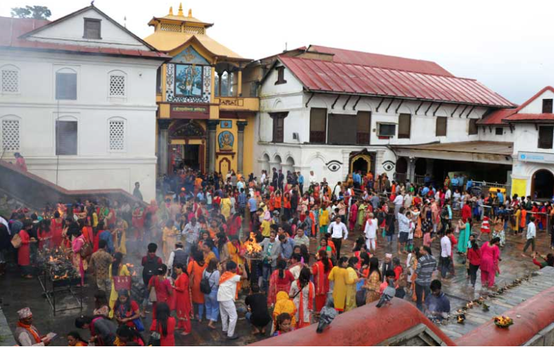 अक्षय तृतीया : शिवालयमा भक्तजनको घुइचो