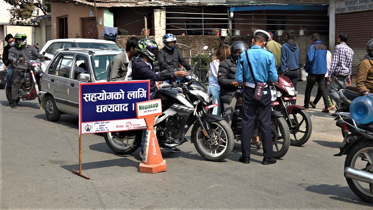 ट्राफिक कारबाहीमा २४ घण्टामा ११ लाख ५१ हजार राजस्व सङ्कलन
