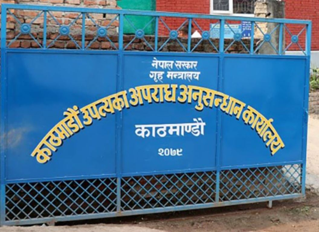ठेकेदार रमेश शर्मा र पीताम्बर बडु प्रहरी नियन्त्रणमा