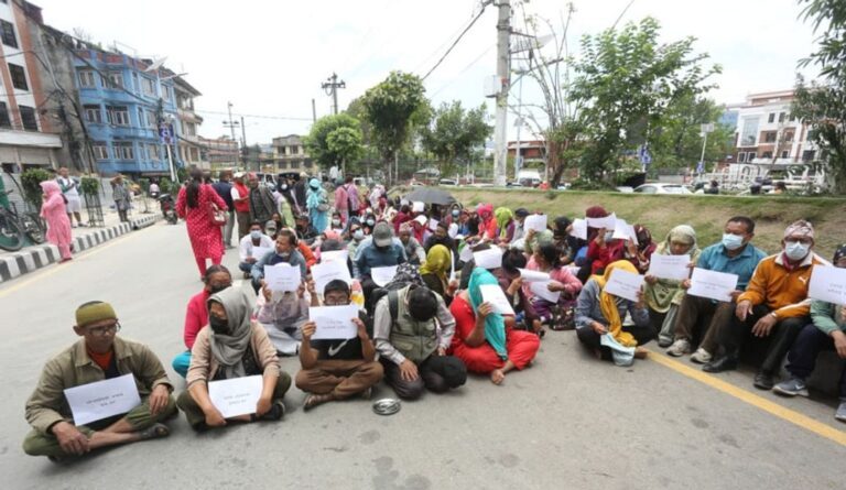 काठमाडौँको माइतीघरमा सुकुम्बासीको विरोध प्रदर्शन