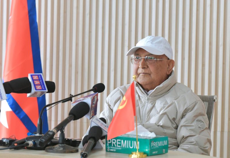 एमाले अध्यक्ष ओलीले डाके सचिवालय बैठक
