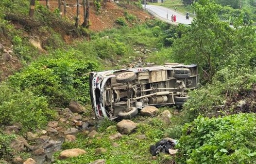 स्कुल बस दुर्घटना हुँदा ३२ जना घाइते