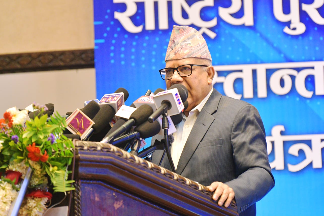 तत्काल कम्युनिष्ट मिल्ने सम्भावना छैन, कुराले चिउरा भिज्नेवाला छैन : माधव नेपाल
