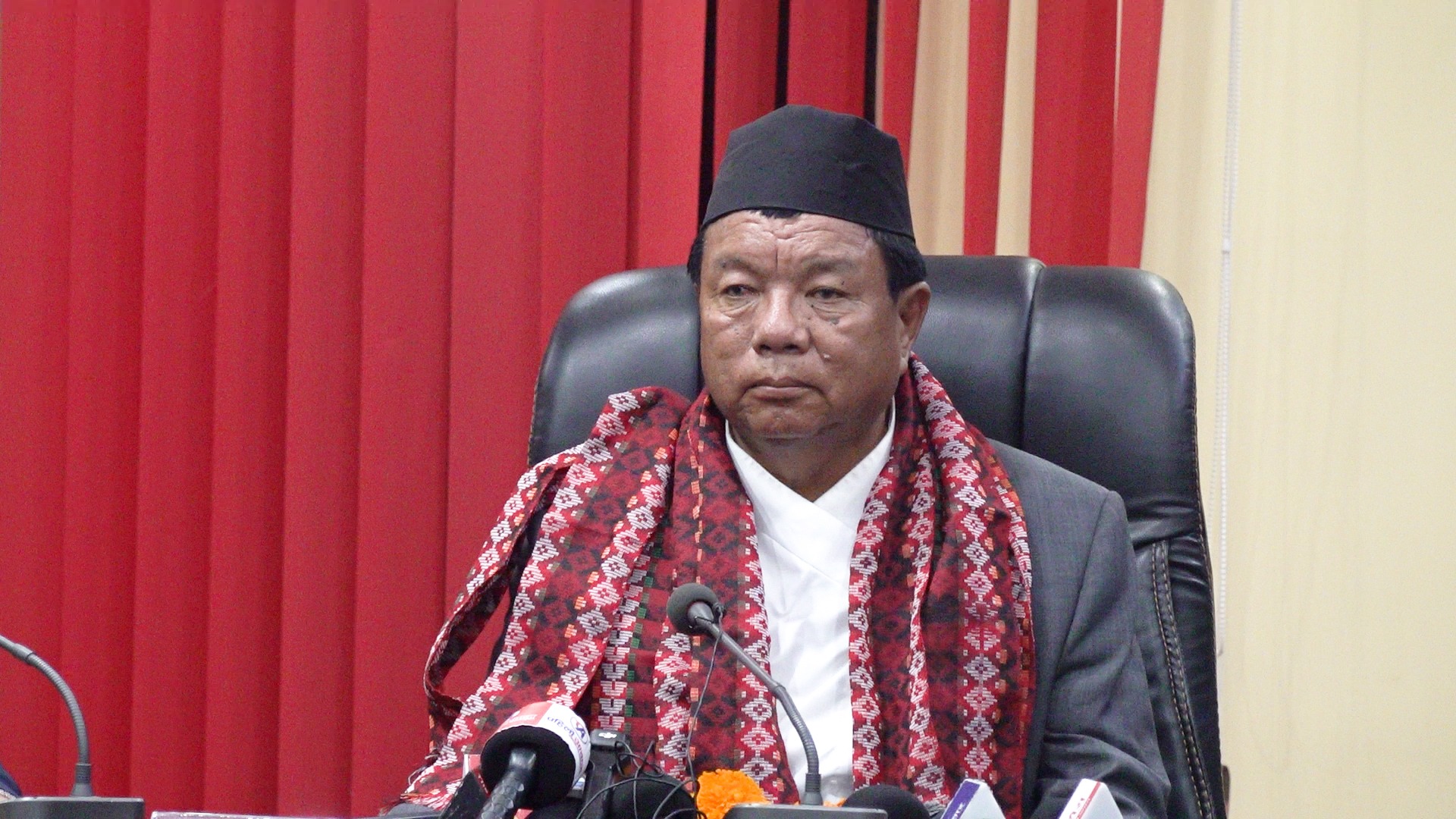 मन्त्री महावीर पुन मन्त्रालयमै बस्ने