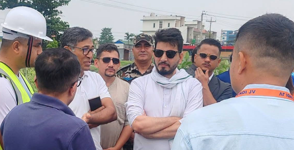 पोल नसार्ने ठेकेदारको खुट्टा भाँचिदिनुस् केहि मतलब भएन : पूर्वाधारमन्त्री लम्साल