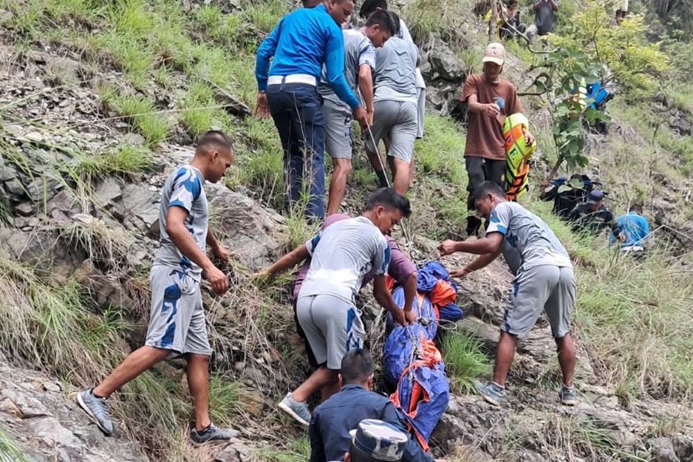 कर्णालीमा मिनिबस दुर्घटना : एकजनाको शव फेला