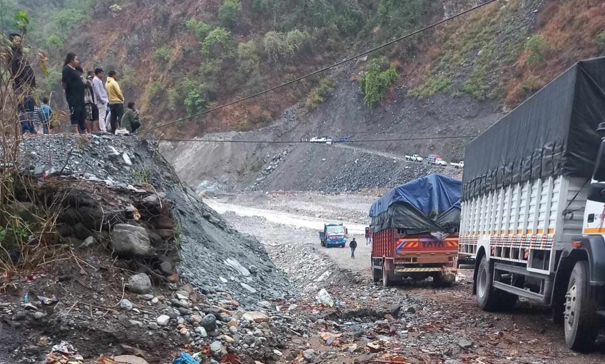 हेटौँडा–काठमाडौं जोड्ने दुई सडकमा सवारी आवागमन रोक