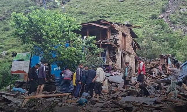घरमाथि पहिरो खस्दा तीन वर्षीय बालकको मृत्यु