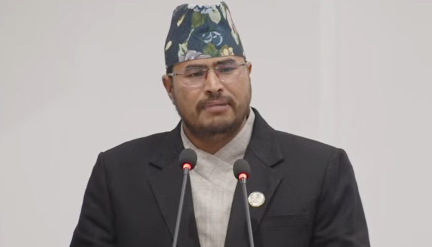 इन्धनमा कृत्रिम अभाव सिर्जना गर्नेलाई कारबाही गर्न ज्ञानेन्द्र शाहीकाे माग