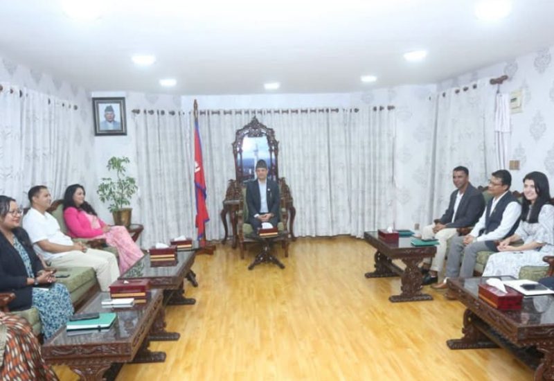 सभामुखद्वारा दलका प्रमुख सचेतक र सचेतकसँग छलफल