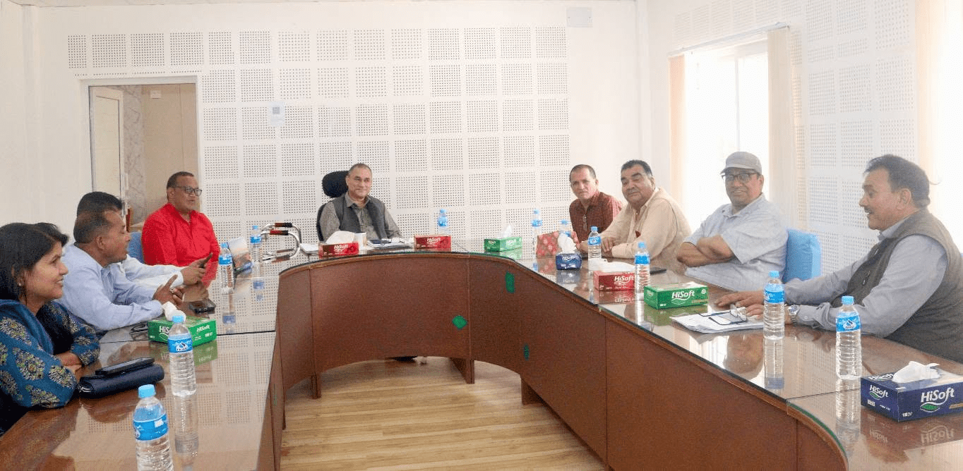 मुख्यमन्त्री शाह र नेकपाका नेताहरुबिच छलफल