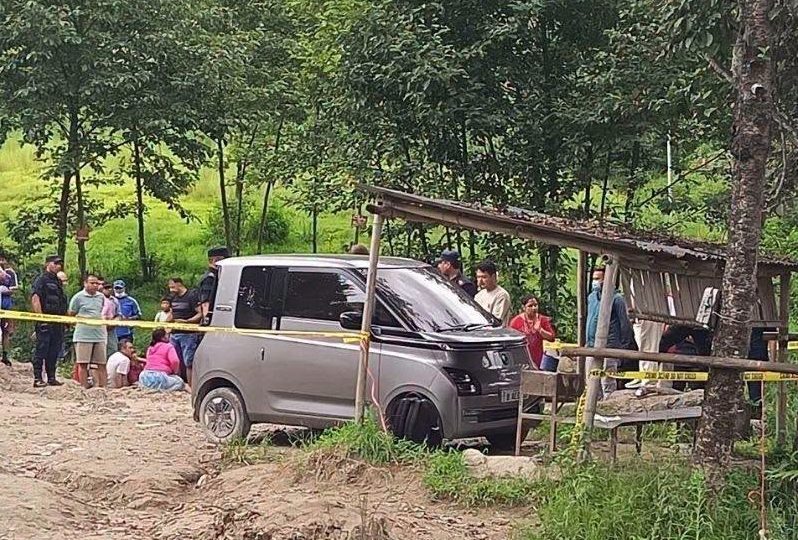 तारकेश्वरमा कारभित्र जलेको अवस्थामा महिलाको शव फेला