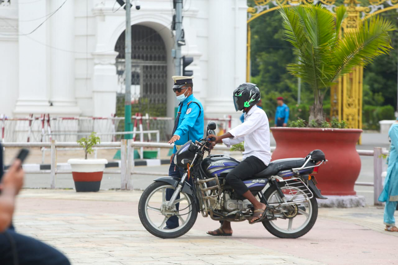 सिंहदरबार बाहिर कडा ट्राफिक निगरानी