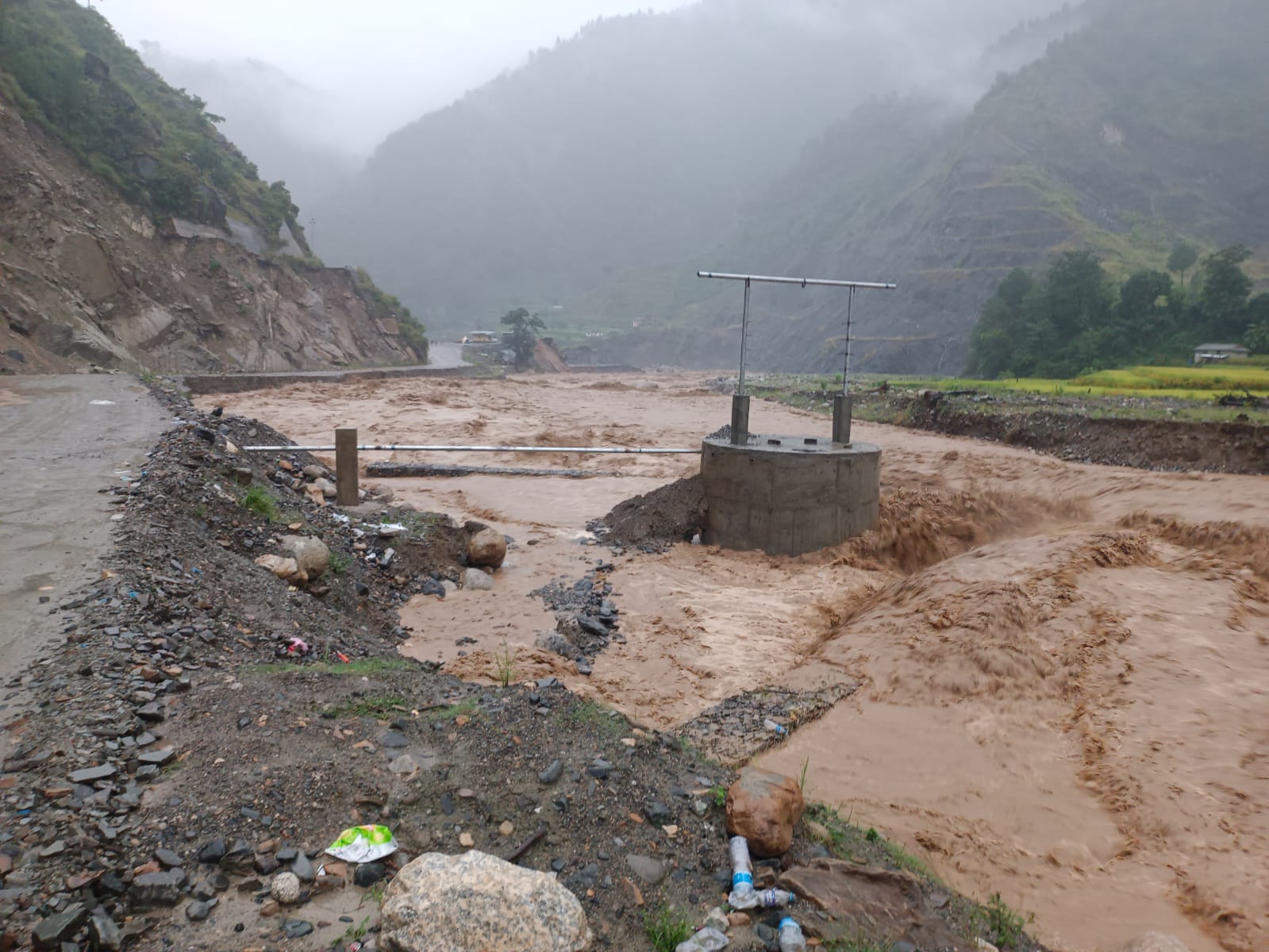 भोटेकोशीमा अचानक ठूलो बाढी, ५ जिल्लाका तटीय क्षेत्रमा उच्च सतर्कता अपनाउन आग्रह