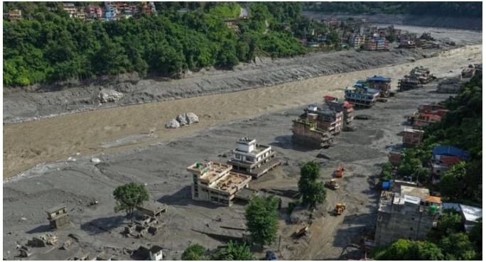 बाढीमा बेपत्ता भएका पर्साका दुई जना परिवारको सम्पर्कमा
