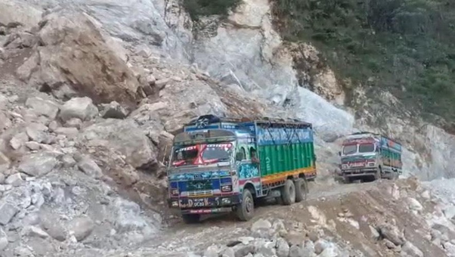 कालीगण्डकी करिडोर र मध्यपहाडी लोकमार्ग अवरूद्ध