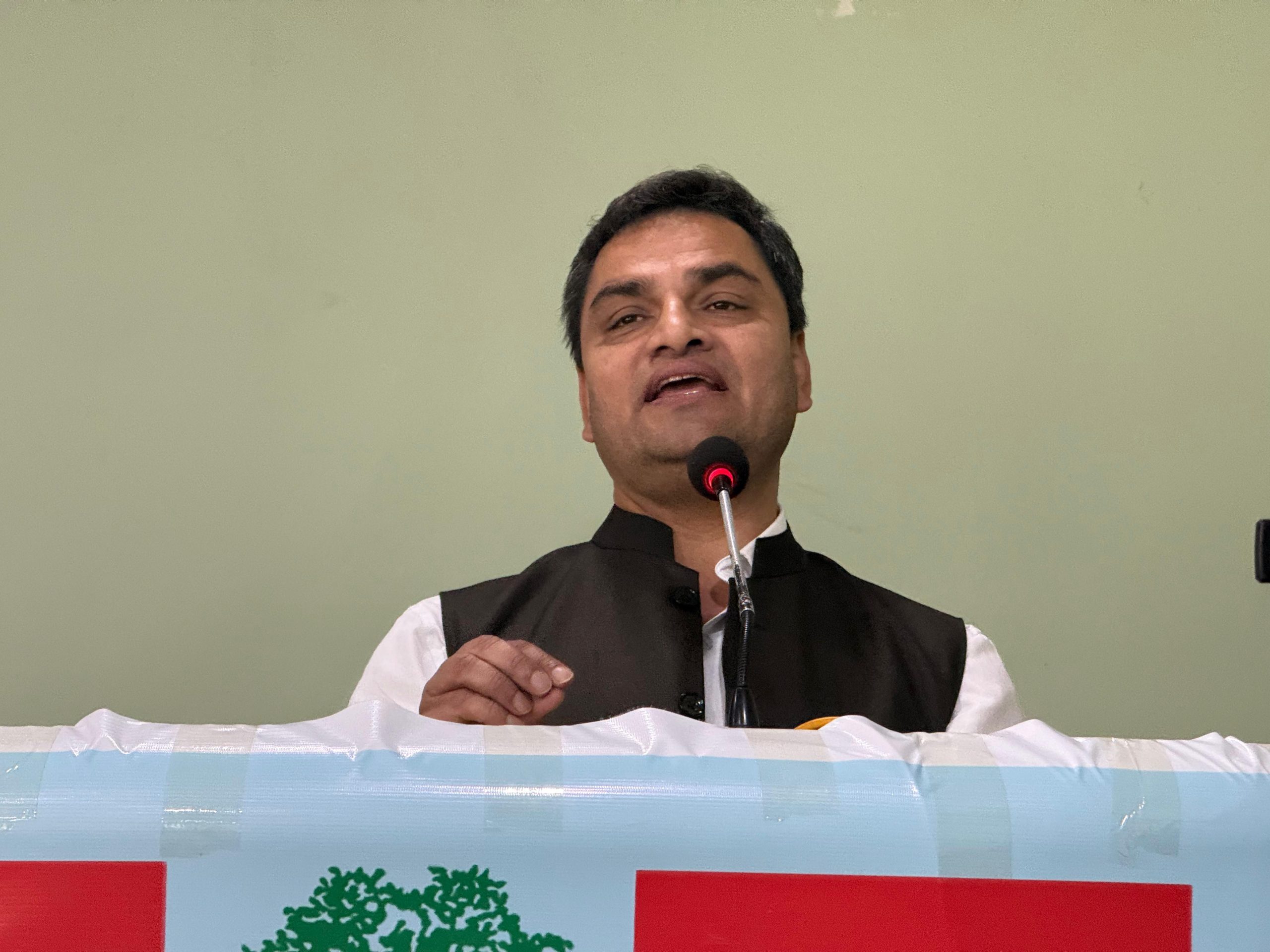 घरभित्रका विमतिमा अदालतको ढोका कुर्नु हुन्न, सानेपा आउनुहोस् : कांग्रेस महामन्त्री