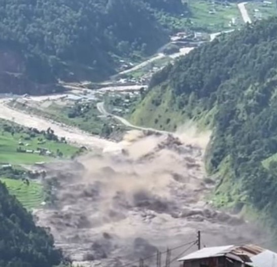 रसुवामा आएको आकस्मिक बाढीले १६ प्रहरी सम्पर्कविहीन