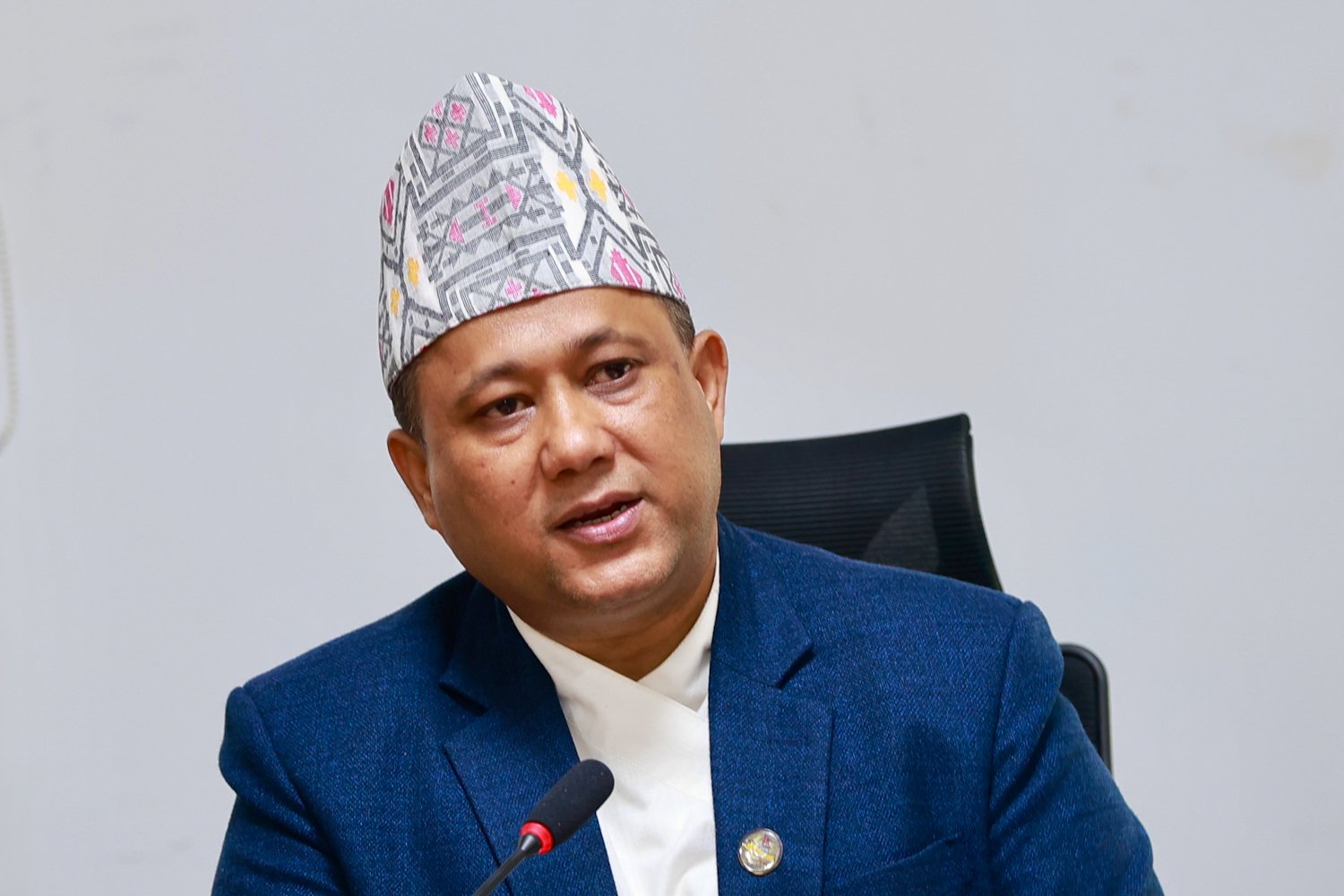 केरुङमा रोकिएका नागरिकलाई वैकल्पिक मार्गबाट नेपाल ल्याइन्छ : परराष्ट्रमन्त्री खनाल