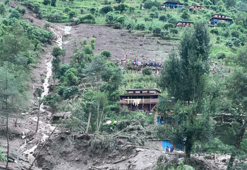 बागलुङमा पहिरोमा पुरिएर आमा र तीन छोराको मृत्यु
