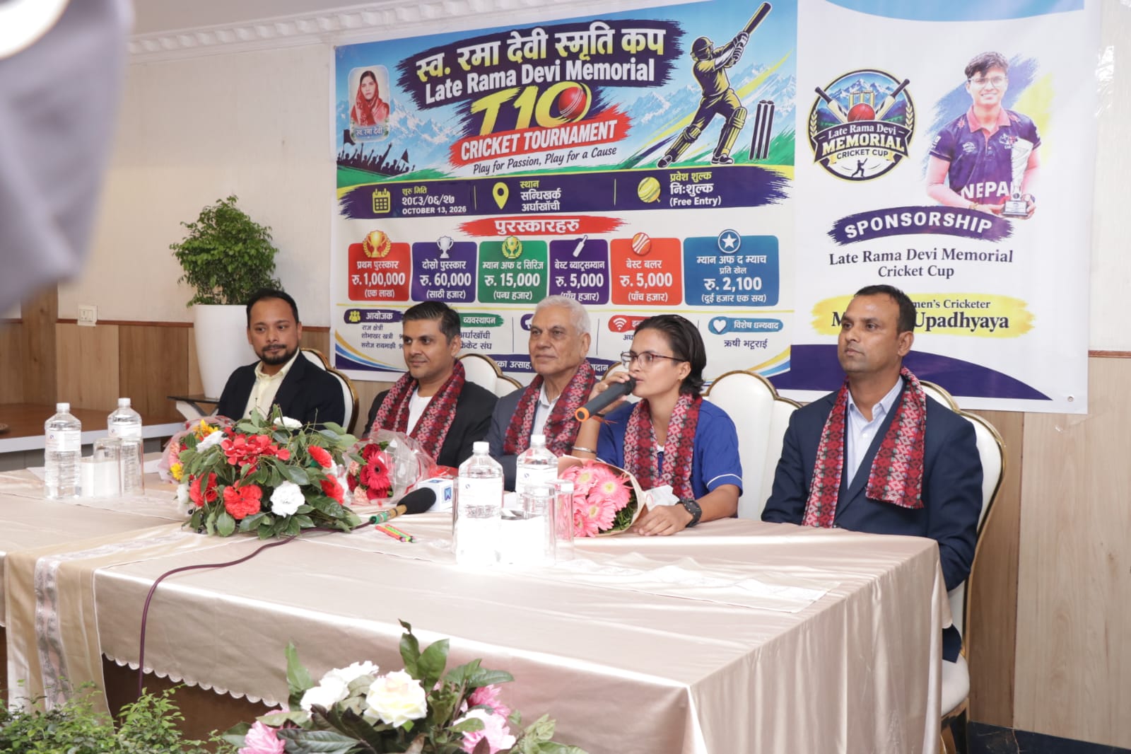 राष्ट्रिय महिला क्रिकेटर मनीषा उपाध्यायलाई ६० हजार रुपैयाँ बराबरको क्रिकेट सामग्रीले सम्मान