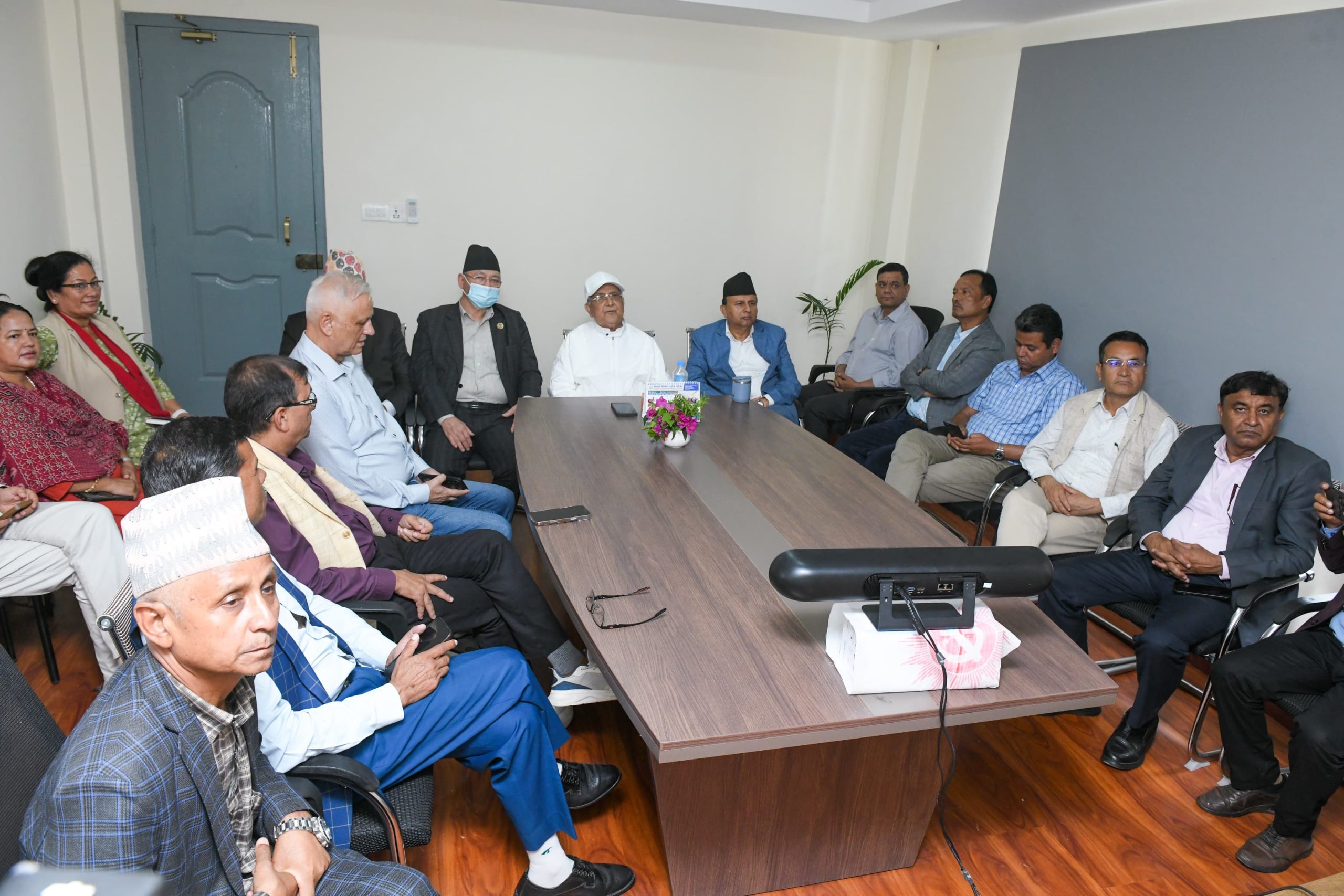 एमाले अध्यक्ष ओलीद्वारा गण्डकी, लुम्बिनी, कर्णाली र सुदुरपश्चिम सचिवालय सदस्यहरूसँग छलफल